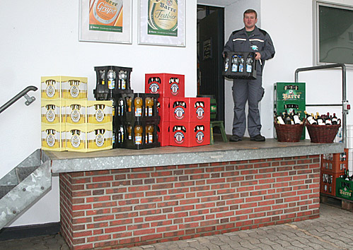 Hanning Getränke Darüber hinaus verfügen wir über ein große Auswahl an: • Leihinventar für den Partyservice, z.B. Bierzeltgarnituren, Theken, Zapfanlagen, Stehtische, Kühltruhen, Kühlanhänger, Leihgläser u.v.m.
