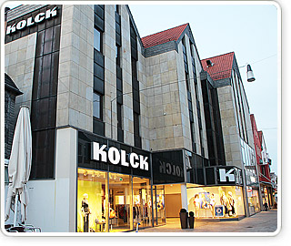 L&uuml;bbecke ist ohne das Mode- und Textilhaus Kolck nicht denkbar. Seit 1930 ist diese markante Anlaufstelle in Sachen Mode in der L&uuml;bbecker Innenstadt ans&auml;ssig. 
