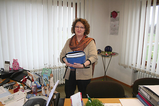 Ruth Graf Büroservice Wenn man Ruth Graf zuhört, dann merkt man, dass sie ihren Beruf mit Leib und Seele ausübt. Mit lebhafter Freundlichkeit, Fingerspitzengefühl und ehrlichem Interesse berät sie ihre Kunden. Beste Erfahrungen hat die Unternehmerin mit der Führung der Firma DÜTS Isobau sammeln können. Diesen Familienbetrieb führte sie seit 1988 – erst gemeinsam mit dem Vater, später als alleinige Firmenchefin.
