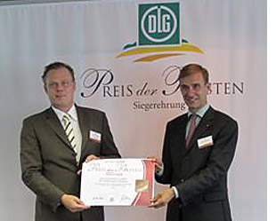 BÄCKEREI SCHMIDT Die prämierten Produkte der Bäckerei Karl Schmidt GmbH kommen im Mühlenkreis und darüber hinaus in der Kundschaft bestens an. Der Preis der Besten der aufgrund von Qualitätsprüfungen und Auszeichnungen verliehen wird, zeige es den Kunden nun noch einmal schriftlich, dass sich die Bäckerei Schmidt und ihre Mitarbeiter in "besonderem Maße um die Herstellung von qualitativ hochwertigen Lebensmitteln verdient gemacht" haben. Diese renommierte Auszeichnung wird nur an Unternehmen vergeben, die sich durch einen langjährigen hohen Qualitätsstandard ihrer Lebensmittel auszeichnen.