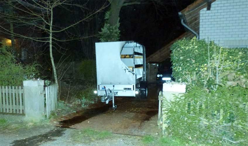 Innerhalb von knapp vier Stunden wurden den Einsatzkr&auml;ften Br&auml;nde gemeldet. Mehrere M&uuml;lltonnen, ein Altkleidercontainer, Gartenm&ouml;bel etc. wurden von Unbekannten angez&uuml;ndet.