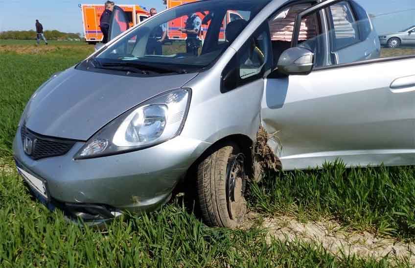 Der Honda des 81-J&auml;hrigen kam auf einem Feld neben der Stra&szlig;e zum Stehen