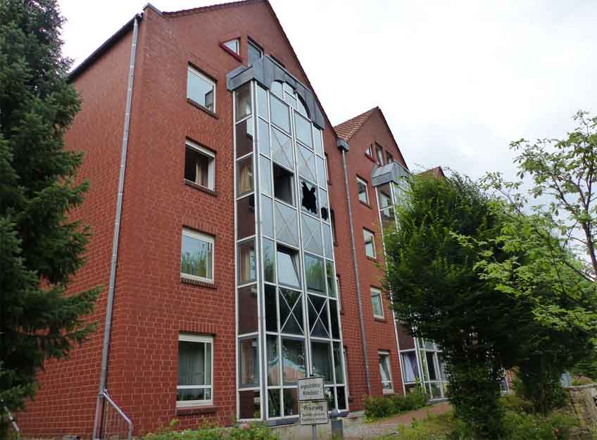 Durch den schnellen L&ouml;scheinsatz konnte der Brand z&uuml;gig gel&ouml;scht werden, so dass der Schaden gr&ouml;&szlig;tenteils auf die Brandwohnung beschr&auml;nkt blieb.