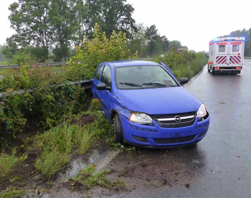 Frau bei Unfall auf B 65 verletzt Der Wagen kam an der Leitplanke zum Stehen.
