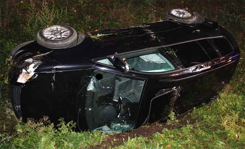 Der VW blieb auf der Seite liegen.