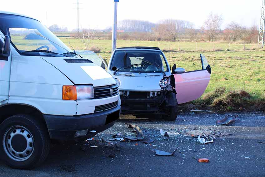  Beide Fahrzeuge wurden erheblich besch&auml;digt.