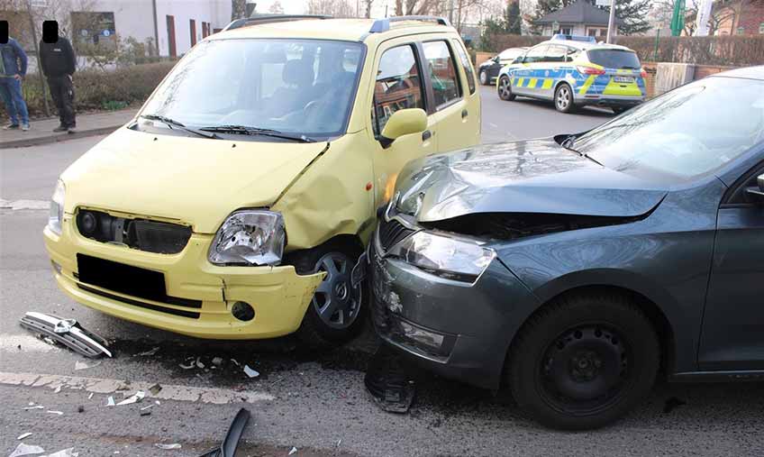 Beide Autos waren nicht mehr fahrbereit.