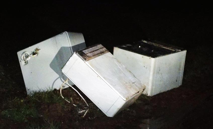 Aufmerksame Anwohner entdeckten am Montagabend drei alte Nachtspeicher&ouml;fen am Strengelrott in Nammen.