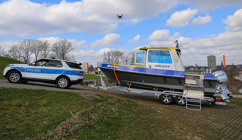 Neuer Gel&auml;ndewagen mit trailerbarem Boot.