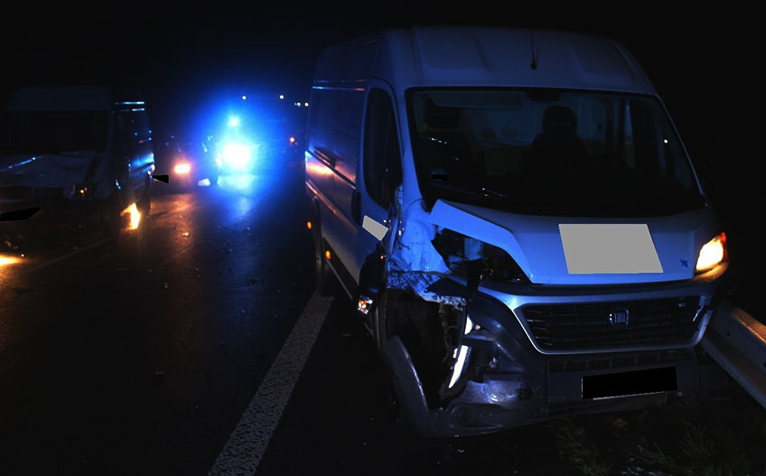 Die beiden Kleintransporter kollidierten auf der Herforder Stra&szlig;e.