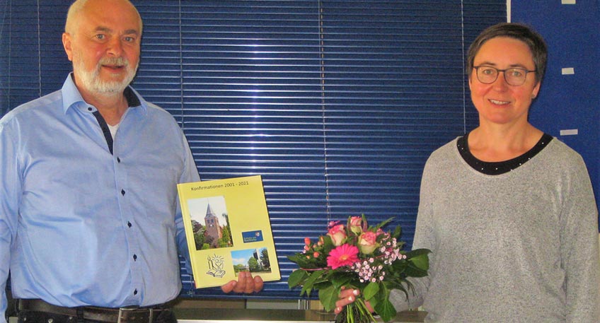 Einen digitalen Abschiedsgottesdienst konnte sich Pfarrer Klaus Dieter Obach, heute im Ruhestand, nicht vorstellen. Eine kleine Abschiedsfeier von der Schule am Buschkamp fand dann auch analog und in kleinem Kreise mit dem Lehrerkollegium statt. 