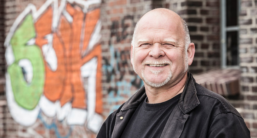 Mit seiner Programm &bdquo;Finne Dich selbst! &ndash; Kabarett ins Land der Rentiere&ldquo;, einem Kabarettabend als Roadtrip, ist Bernd Gieseking auf der Sommerb&uuml;hne des JFK Stemwede zu erleben. Zu sehen ist Bernd Gieseking am Sonntag den 4. Juli um 17 Uhr am Life House in Stemwede-Wehdem.