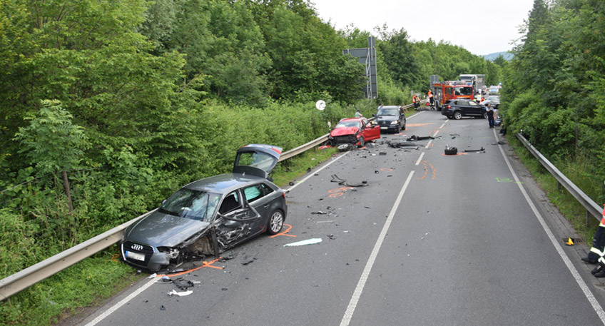 F&uuml;r die Dauer der Unfallaufnahme musste die B 239 f&uuml;r die Dauer von ca. 1 Std voll gesperrt werden.