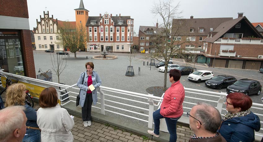 Lübbecke Marketing lädt am Donnerstag, 22. Juli zur nächsten Feierabendführung „1.000 Schritte rund ums Alte Rathaus" mit Wissenswertem und Anekdoten aus dem Lübbecker Stadtleben ein.