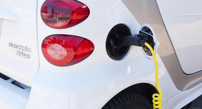 Gute Nachrichten f&uuml;r Handwerker und Gewerbetreibende, die auf Elektromobilit&auml;t setzen m&ouml;chten: Im Rahmen eines zeitlich begrenzten F&ouml;rderangebots k&ouml;nnen Gewerbetreibende und Handwerker in Nordrhein-Westfalen ab sofort den Kauf eines batterieelektrischen Nutzfahrzeugs mit 50 Prozent der Anschaffungskosten f&ouml;rdern lassen. 