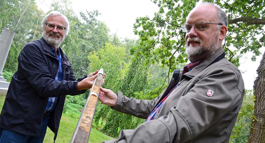 Schloss Benkhausen ist reich an historischen Fakten und Geschichten – und nun kommt ein weiteres bedeutendes Kapitel hinzu: Denn der Erdhügel, in dem sich die Gräber der Familie von dem Bussche Münch befinden, hat eine Vorgeschichte, die deutlich weiter zurückreicht als bislang bekannt.