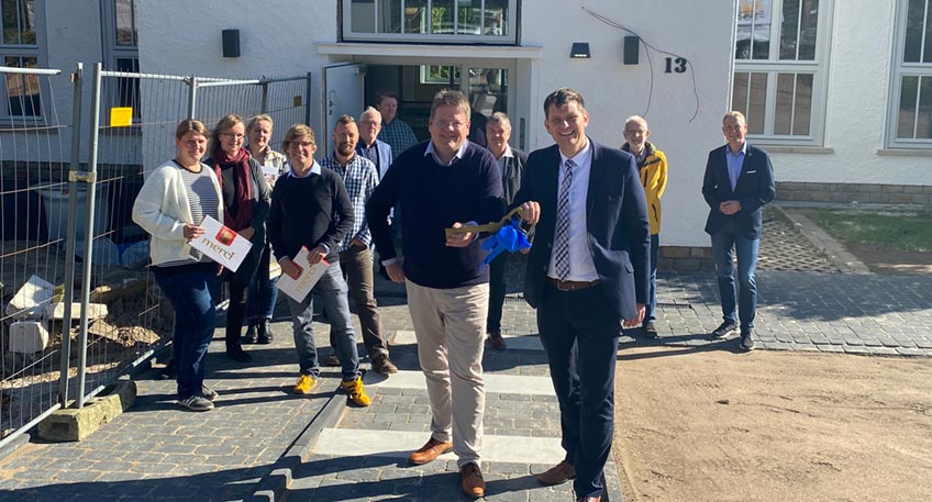 Es hat etwas länger gedauert als geplant, aber nun rückt der Einzug der Kinder immer näher. Die umfangreichen Bauarbeiten am und im ehemaligen Schul- und Verwaltungsgebäude an der Buchhofstraße in Levern sind so gut wie abgeschlossen.