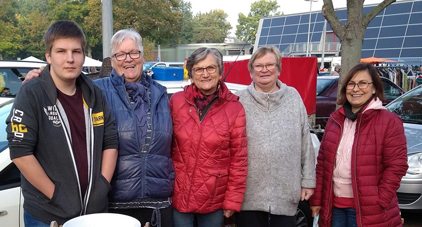 Unter dem Motto „Wir sind füreinander da“ haben einige Frauen der SPD-Fraktion beschlossen, sich in regelmäßiger Folge mit einem Stand am Samstagsflohmarkt an der Kreissporthalle zu beteiligen.