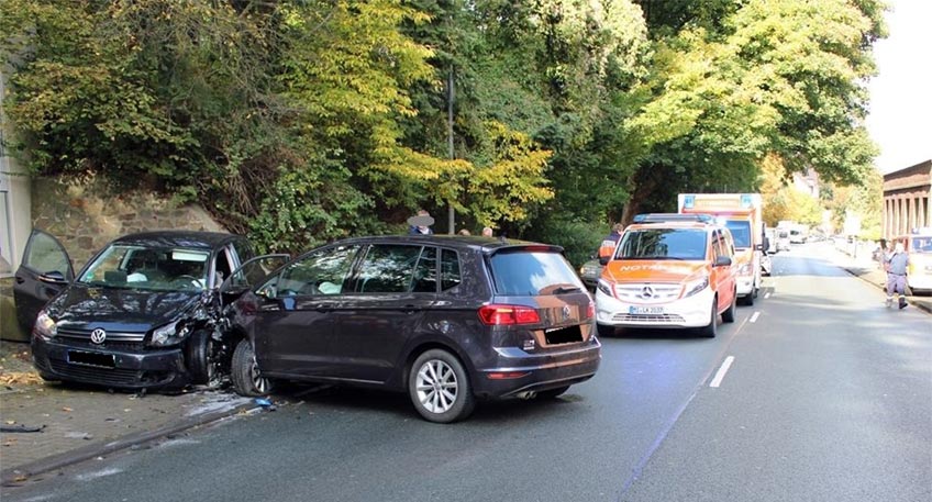 Zu einer Kollision zweier Autos ist es am Dienstagmittag auf der B 239 in Höhe des Wellpapenwerks "Smurfit Kappa" gekommen. Bei dem Zusammenstoß wurde ein 70-jähriger Lübbecker leicht verletzt.
