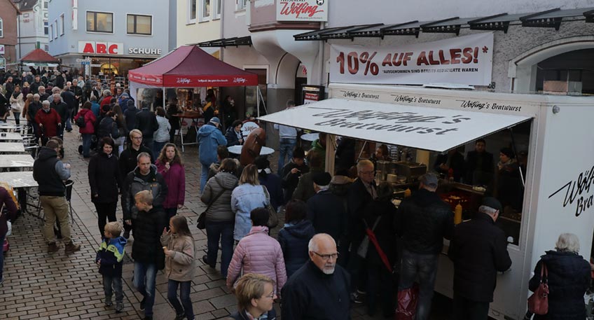 Zum Wurstmarkt haben die Gesch&auml;fte am Samstag bis 18 Uhr sowie am verkaufsoffenen Sonntag von 13 bis 18 Uhr ge&ouml;ffnet.