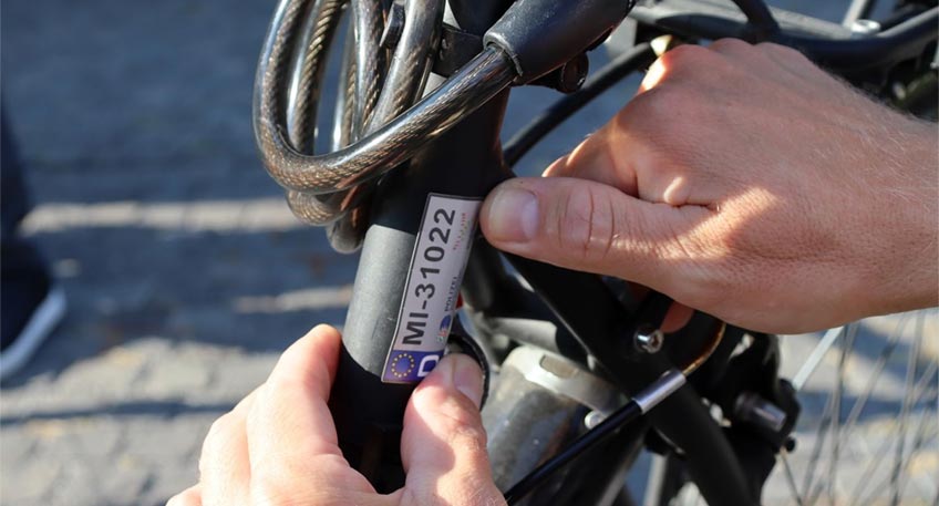 "Kein Fahrrad ohne Nummernschild" - Unter diesem Motto bietet die Polizei am kommenden Donnerstag, 4. November, eine kostenlose Fahrradregistrierung in Levern an. Los geht es um 13 Uhr auf dem Parkplatz des Edeka-Marktes an der Niederdorfstraße.