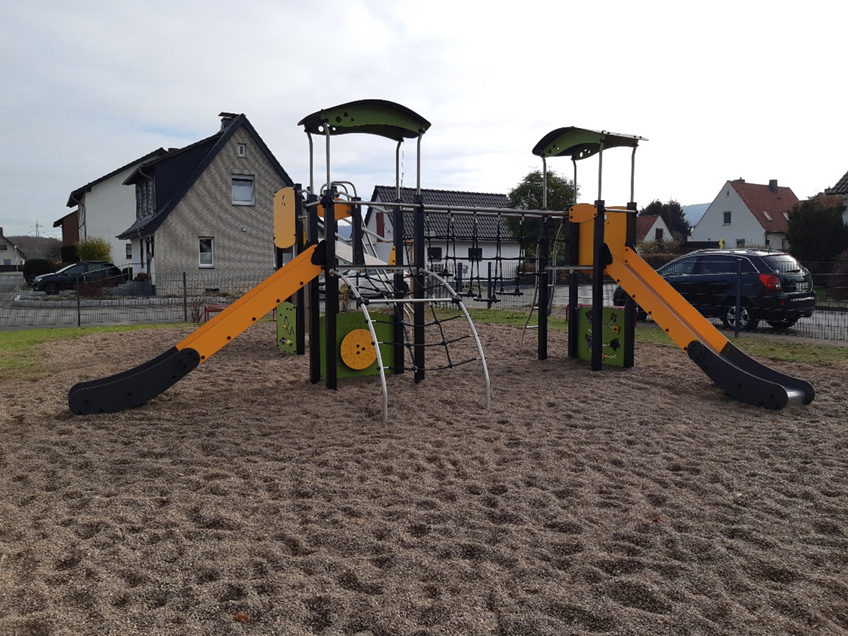 In der Wettlage kann wieder nach Herzenslust gespielt werden. Der Neubau des in die Jahre gekommenen Kinderspielplatzes an der Breslauer Stra&szlig;e wurde vor kurzem abgeschlossen und die Anlage umgehend zur Nutzung freigegeben.