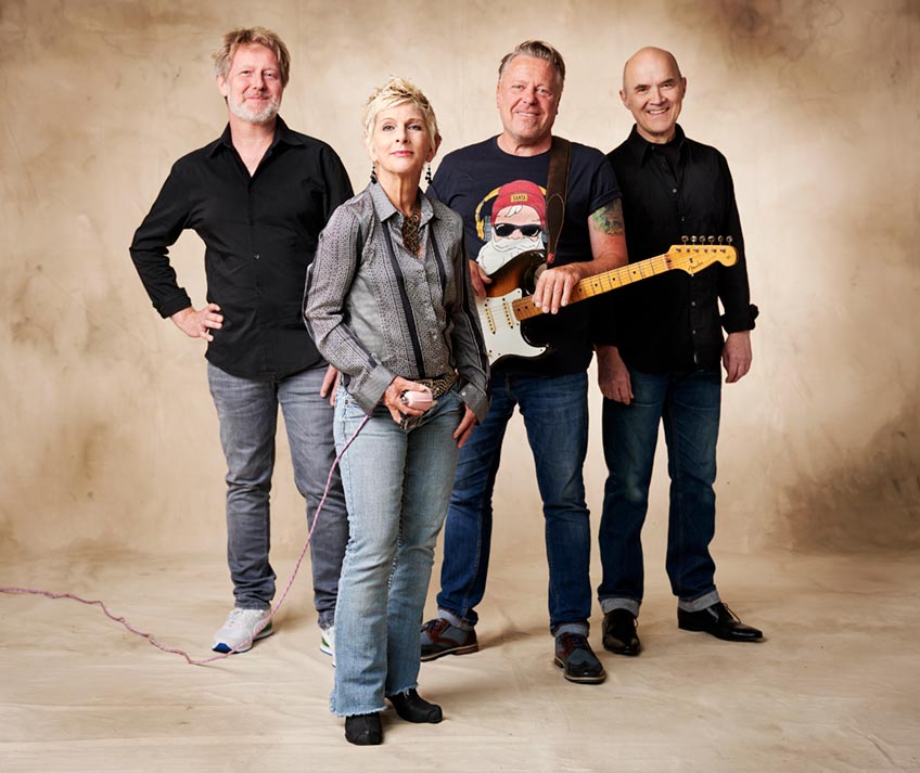 Fünf Studioalben und eine Live CD hat dieses niederländische Powertrio schon auf seinem Konto und der Begriff Powertrio passt wie die buchstäbliche Faust aufs Auge. Blues ist sicher ein Aspekt ihrer Musik, aber die harte Rockmusik der 70er und 80er, welche ja durchaus dem Blues entsprungen ist, hat sich dann doch im Gesamtbild durchgesetzt.