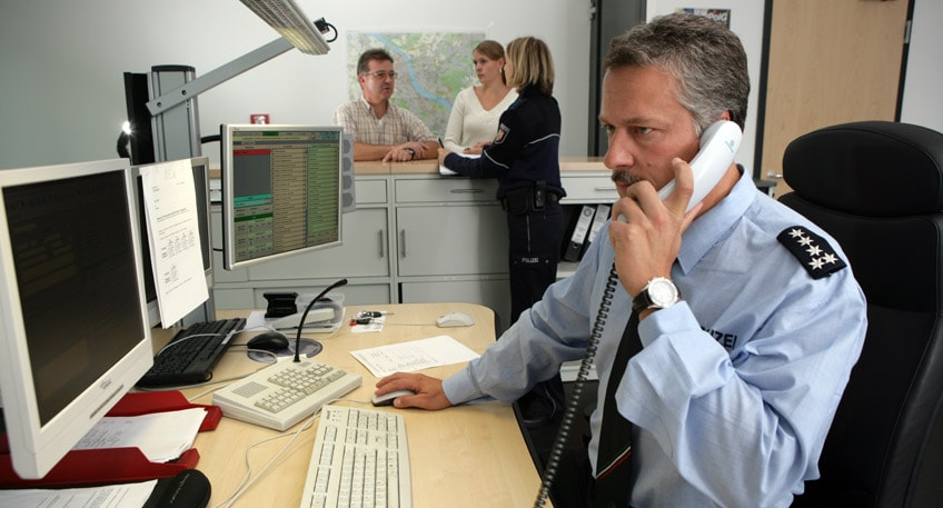 Frau Plöger, Schulleiterin des Herder-Gymnasiums, freut sich, dass der Wunsch, eine Chinesisch AG anzubieten, nun realisiert werden kann