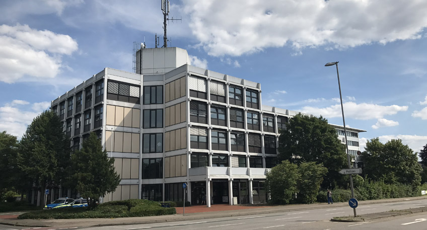 Nach dem schweren Verkehrsunfall, bei dem am Montagvormittag ein 24-j&auml;hriger Biker aus L&uuml;bbecke auf der Bohlenstra&szlig;e (B 65) lebensgef&auml;hrlich verletzt wurde, befindet sich dieser weiterhin in einem kritischen Allgemeinzustand.