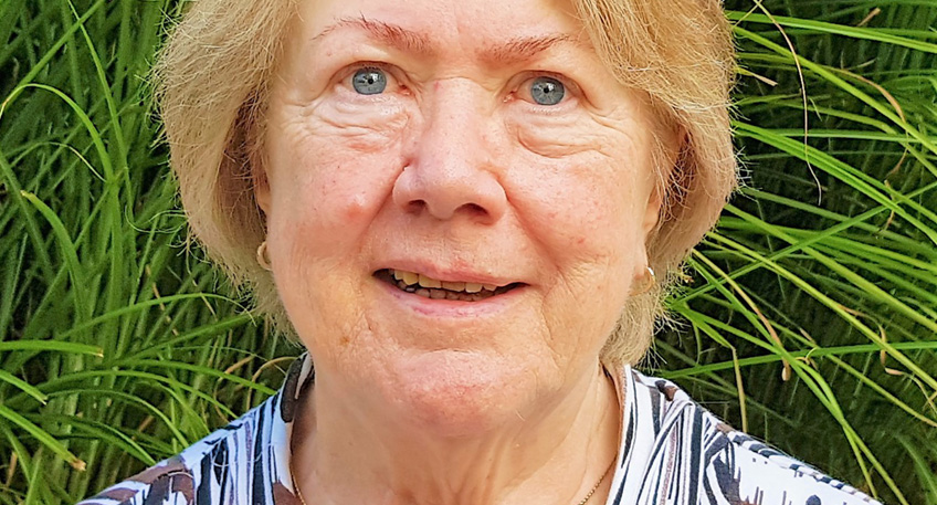 Mit den Bewohnerinnen und Bewohnern des Volkeninghauses in Kontakt zu kommen und mit ihnen zusammen ein bisschen Zeit zu verbringen, bereitet Ilse Brune Freude. - Foto: LSH
