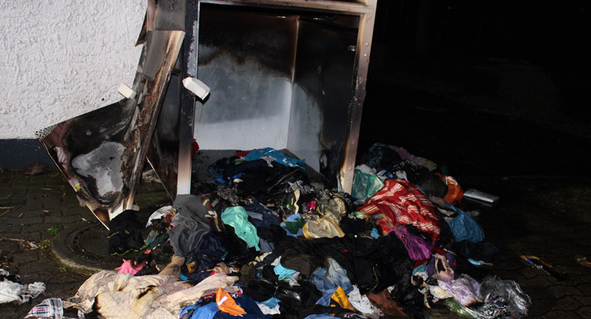 Am Donnerstag ist es gegen 17.10 Uhr wegen einer Sachbeschädigung durch Feuer an der Ecke Koppelweg / Preußenweg in Dielingen zu einem Einsatz von Feuerwehr und Polizei gekommen. Die Ermittler bitten um Hinweise zu den Verursachern.