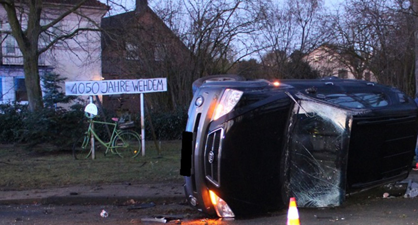 Am Samstagmorgen hat sich ein Auto bei einem Verkehrsunfall auf der Stemwederberg-Stra&szlig;e &uuml;berschlagen.
