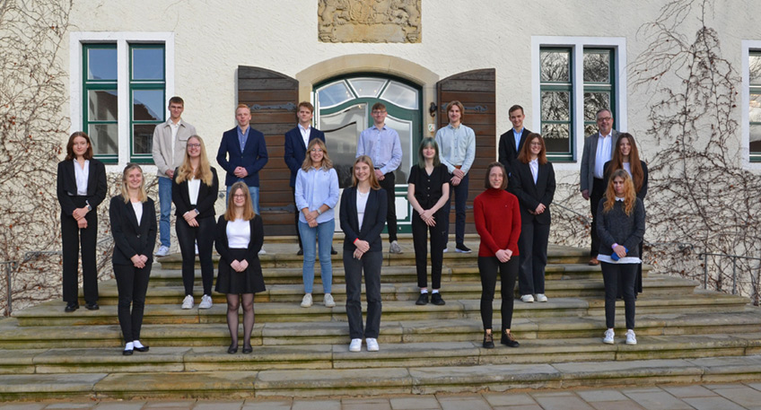 Erfindergeist und Unternehmertum sind tragende Säulen unserer Gesellschaft – und trotzdem fristen Themen wie Wirtschaftskompetenz in vielen Lehrplänen noch immer ein Schattendasein. Das Gymnasium Rahden wirkt diesem Trend entgegen und hat 17 Schülerinnen und Schüler am Management Information Game (MIG) teilnehmen lassen.