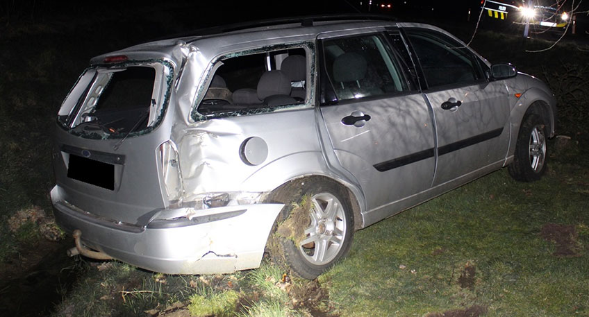 Kr&auml;fte der Feuerwehr befreiten den 39-J&auml;hrigen aus seinem Auto. Anschlie&szlig;end wurde er durch Rettungskr&auml;fte ins Krankenhaus Rahden gebracht. Da den Polizisten bei der Unfallaufnahme der Verdacht einer Trunkenheitsfahrt entstand, wurde dem Stemweder eine Blutprobe entnommen.