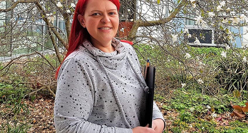 Ella Bormann ist seit Anfang April neue Leitung des Sozialen Dienstes im Volkeninghaus, der stationären Einrichtung des Seniorenhilfe am Ludwig-Steil-Hof (LSH) in Espelkamp. Sie löst damit Franziska Riechmann ab, die ist nach über 30 Jahren im LSH mit Ende März in die wohlverdienten Rente gegangen ist.