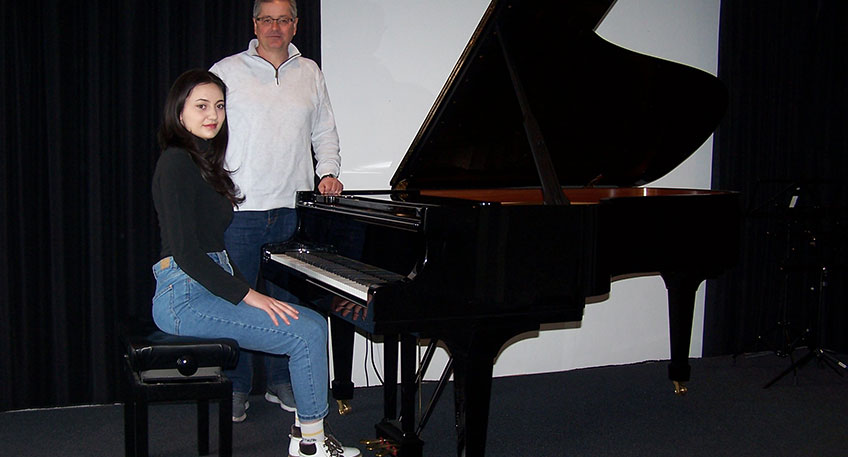 &bdquo;Alle Farben der Musik &ndash; 25 Jahre Pro Musica&ldquo; lautet das Motto der diesj&auml;hrigen Konzertreihe, die die Musikschule L&uuml;bbecke im Jubil&auml;umsjahr durchf&uuml;hren wird. Als n&auml;chstes steht am 15.Mai, dem Tag der NRW-Landtagswahl, erstmals der j&uuml;ngst angeschaffte Steinway-B-Fl&uuml;gel im Fokus.