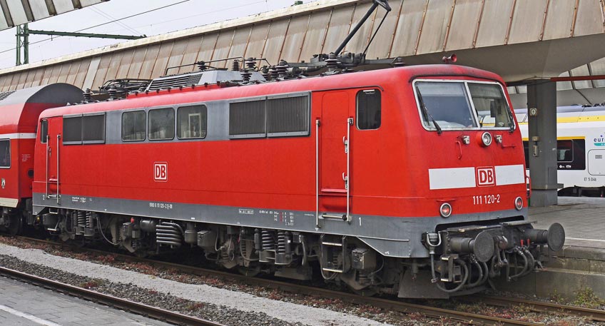 Das 9-Euro-Ticket macht mobil: Vom 1. Juni bis zum 31. August 2022 d&uuml;rfen alle Fahrg&auml;ste den gesamten Nahverkehr in ganz Deutschland in der 2. Klasse nutzen &ndash; und zahlen daf&uuml;r nur neun Euro pro Monat. 