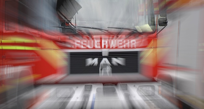 Ein offenbar durch eine brennende Silvesterrakete entfachter Wiesenbrand hat am Dienstag gegen 15.50 Uhr am Hindenburgring zu einem Einsatz von Polizei und Feuerwehr geführt. Ein aufmerksamer Zeuge hatte die Entstehung des Feuers beobachtet und wählte daraufhin den Notruf.