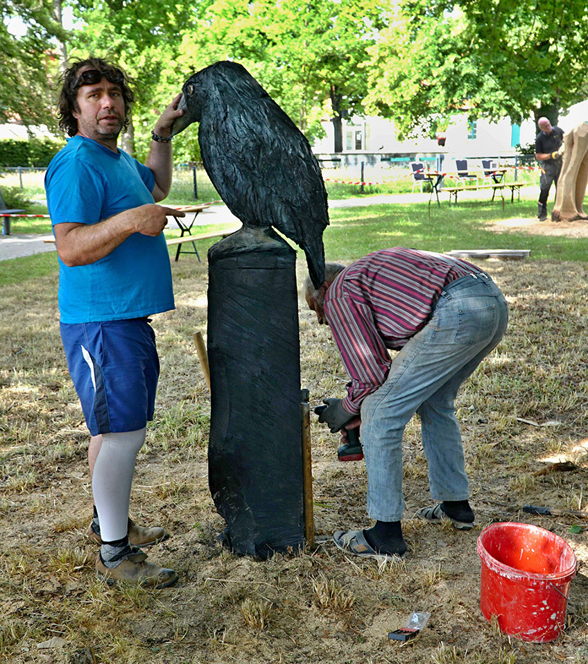 Ende Juni fand zum ersten Mail ein Skulpturensymposium am Schlosspark statt. Besucher konnten f&uuml;nf K&uuml;nstlern &uuml;ber die Schultern schauen und haben erlebt, dass es harte und konzentrierte Arbeit bedeutet, um in nur drei Tagen Skulpturen in diesem Format zu erstellen