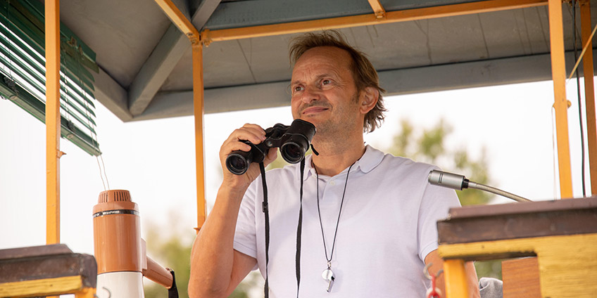 Eine Veranstaltung der besonderen Art bieten die Wirtschaftsbetriebe L&uuml;bbecke am Freitag, dem 19. August an. Ab 20.00 Uhr, verwandelt sich das Freibad in ein gro&szlig;es Open-Air-Kino. Gezeigt wird auf der 15 Meter breiten Leinwand der Film &bdquo;Beckenrand Sheriff&ldquo;.