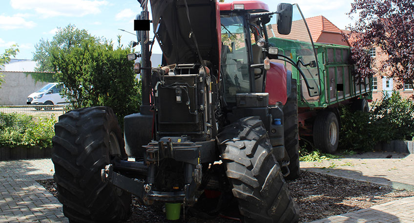 Zu einem Unfall zwischen zwei landwirtschaftlichen Arbeitsfahrzeugen ist es am Donnerstag gegen 14 Uhr auf der Stemwederberg-Straße gekommen. Zwei Personen wurden leicht verletzt.