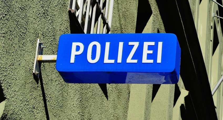 Nach einer Unfallflucht am fr&uuml;hen Freitagabend auf der Blasheimer Stra&szlig;e bittet die Polizei einen Motorradfahrer um Kontaktaufnahme.
