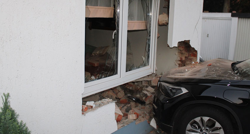 20221008 hallo minden unfall hauswand