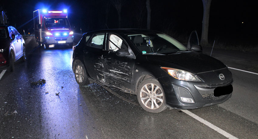 Am Dienstagabend kam es auf der Bundesstraße 65 in Lübbecke-Eilhausen zu einem glättebedingen Verkehrsunfall, in deren Folge eine Person schwer- und eine Person leichtverletzt wurde.