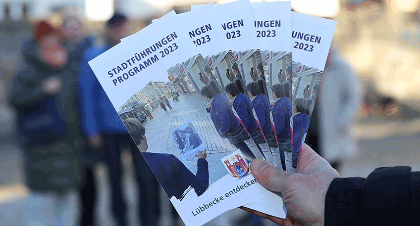 Ein Flyer mit dem Programm der Stadtf&uuml;hrungen 2023 ist unter anderem im Serviceb&uuml;ro der Stadtverwaltung, in der Mediothek und im &ouml;rtlichen Buchhandel erh&auml;ltlich