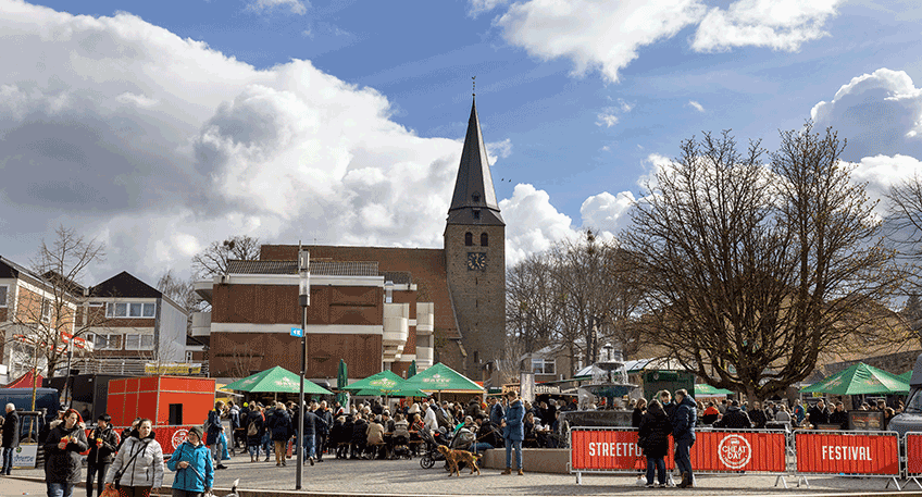 Bummeln, Schlemmen, Freunde treffen und den Fr&uuml;hlingsauftakt genie&szlig;en: Am dritten Aprilwochenende k&ouml;nnen sich die Besucher der L&uuml;bbecker Innenstadt wieder auf &bdquo;L&uuml;bbecke tischt auf&ldquo; mit einem Streetfood Festival auf dem Marktplatz freuen.