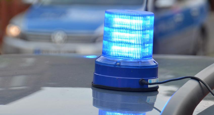 Grob verkehrswidrig und rücksichtslos raste am Ostermontag ein Mercedes-Fahrer mit seinem hochmotorisierten Wagen entlang diverser Straße rund um Espelkamp. Hierbei kam es glücklicherweise zu keinem Unfall. Für das eingeleitete Ermittlungsverfahren erhoffen sich die Beamten nun weitere Hinweise aus der Bevölkerung.