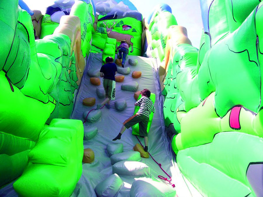 Das Kinderfest geh&ouml;rt seit vielen Jahren zu den Veranstaltungen, die regelm&auml;&szlig;ig f&uuml;r einen Besucheransturm auf die L&uuml;bbecker Innenstadt sorgen. Dies wird auch wieder am Samstag, 6. Mai der Fall sein, wenn die Innenstadt von 10 bis 18 Uhr zu einem riesigen Abenteuer-Spielplatz wird. In dieser Zeit haben die Eltern auch viel Zeit zum Bummeln und Shoppen, denn die Gesch&auml;fte sind ebenfalls bis 18 Uhr ge&ouml;ffnet.