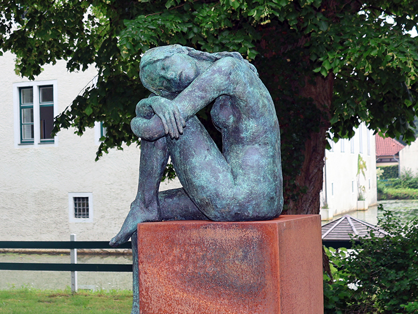 Kunstwerke befinden sich in der Regel im gesch&uuml;tzten Raum des Museums: hinter dicken Mauern, in wohltemperierten R&auml;umen, beh&uuml;tet vor direktem Sonnenlicht. Beim Skulpturenwettbewerb auf Schloss Benkhausen ist das anders.