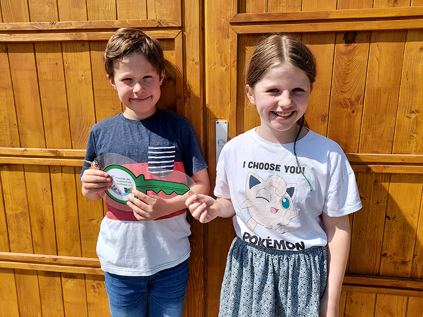 Mario Gaschler, Hausmeister heute und Hermann Hummert, Hausmeister 1983 (Gründungsmitglied und bis heute noch im Verein)